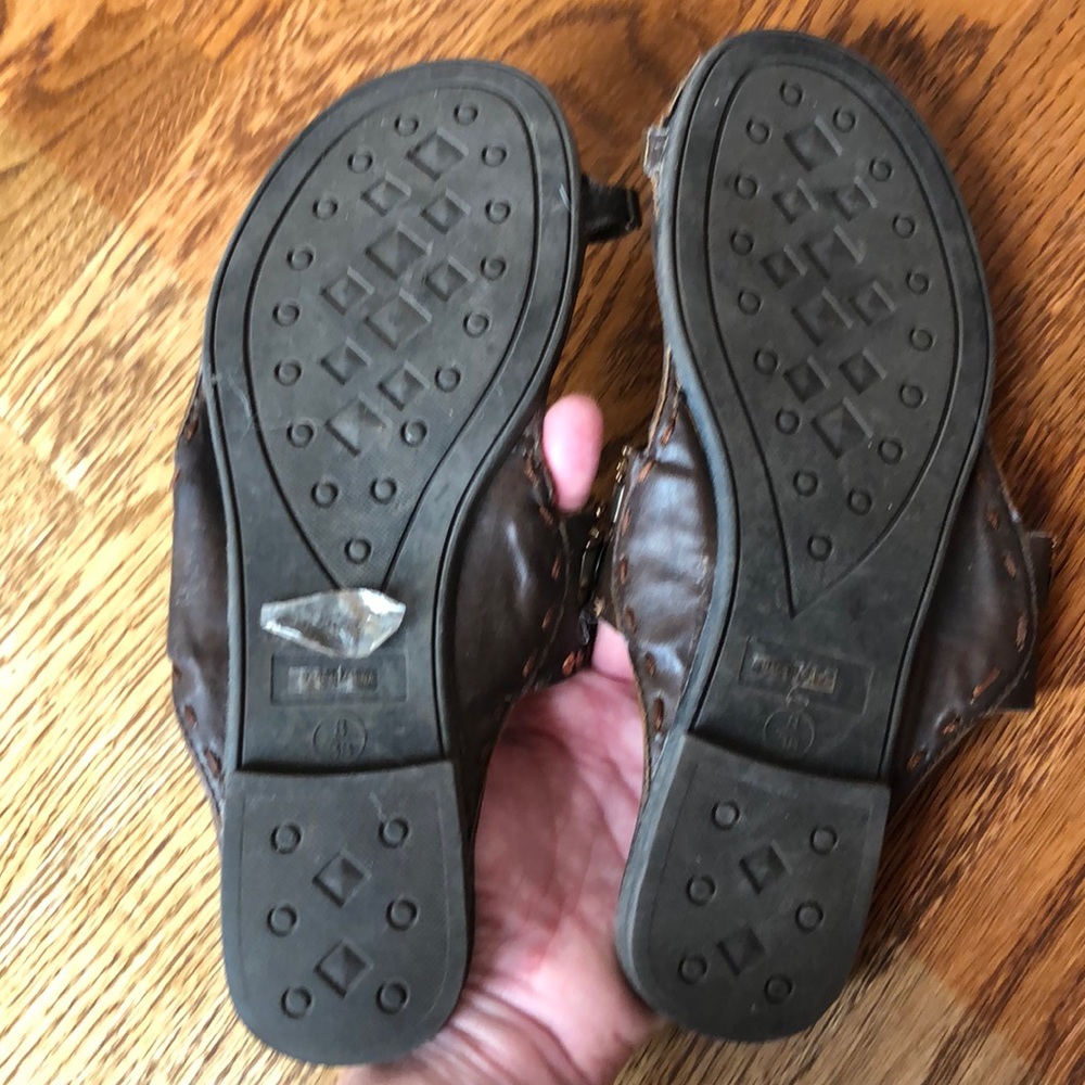 Sandals - Picture 3 of 4